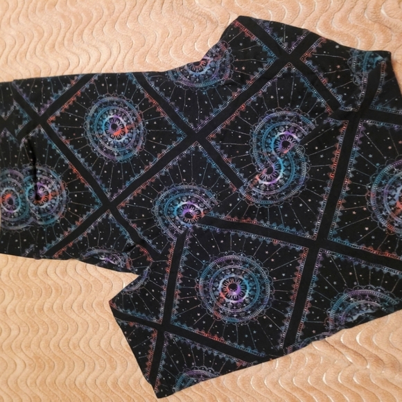 NWOT TORRID LEGGING - Picture 1 of 2